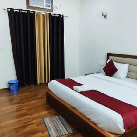 ניו דלהי Luxury Rooms In Safdarjung Enclave Near Aiims & Safdarjung Hospital מראה חיצוני תמונה