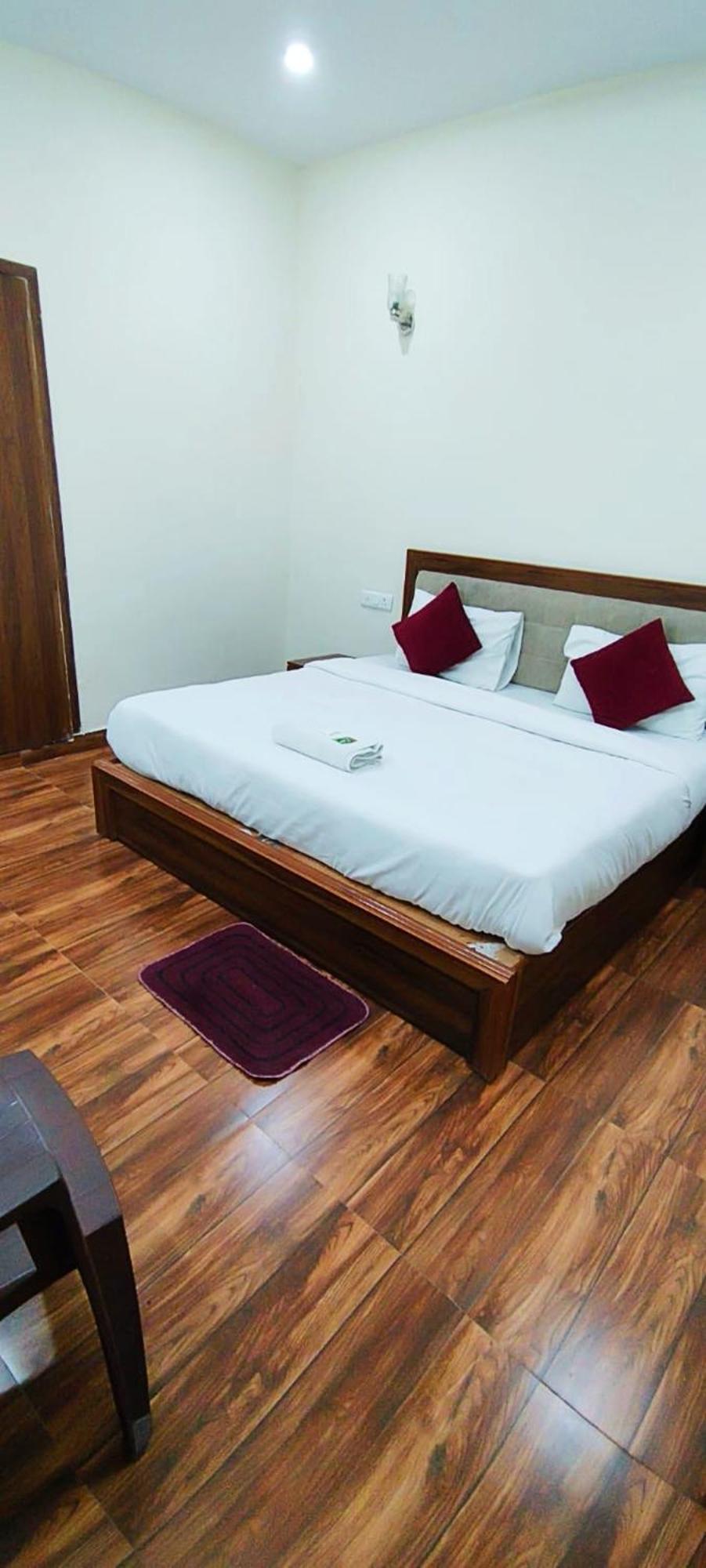 ניו דלהי Luxury Rooms In Safdarjung Enclave Near Aiims & Safdarjung Hospital מראה חיצוני תמונה