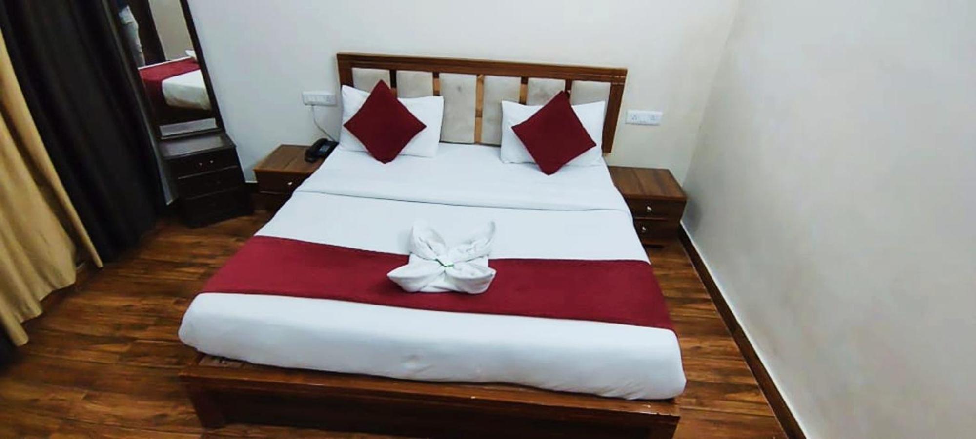 ניו דלהי Luxury Rooms In Safdarjung Enclave Near Aiims & Safdarjung Hospital מראה חיצוני תמונה