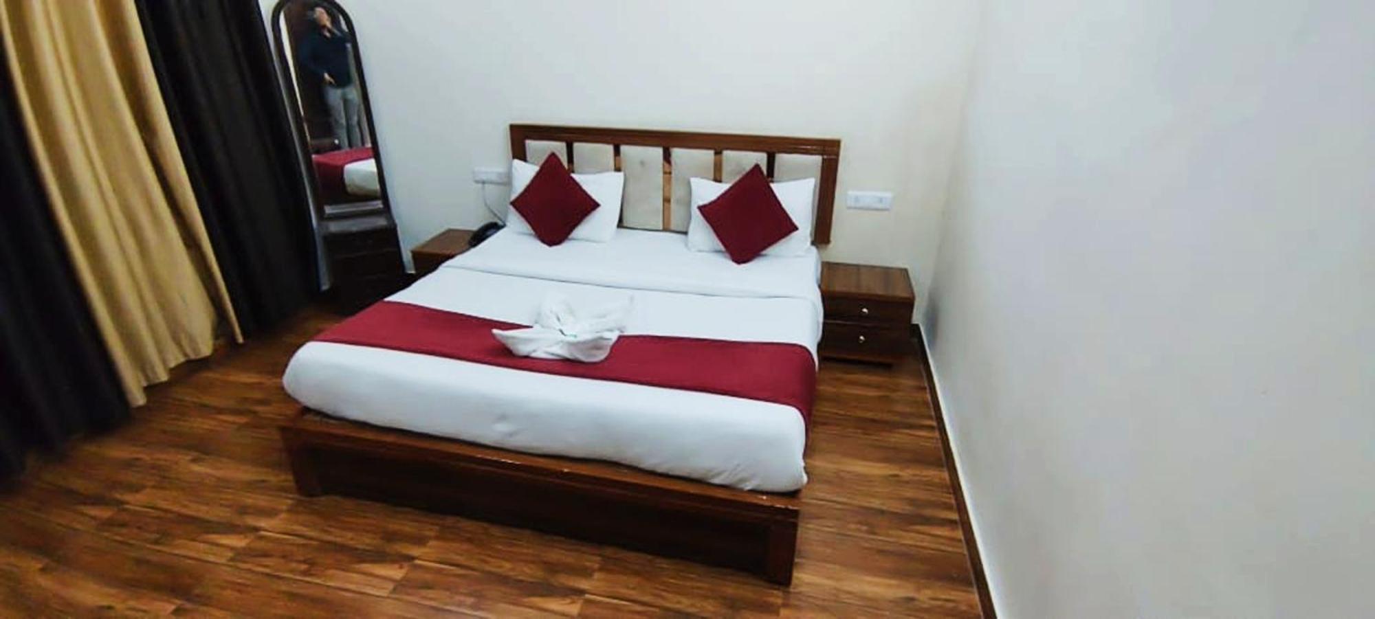 ניו דלהי Luxury Rooms In Safdarjung Enclave Near Aiims & Safdarjung Hospital מראה חיצוני תמונה