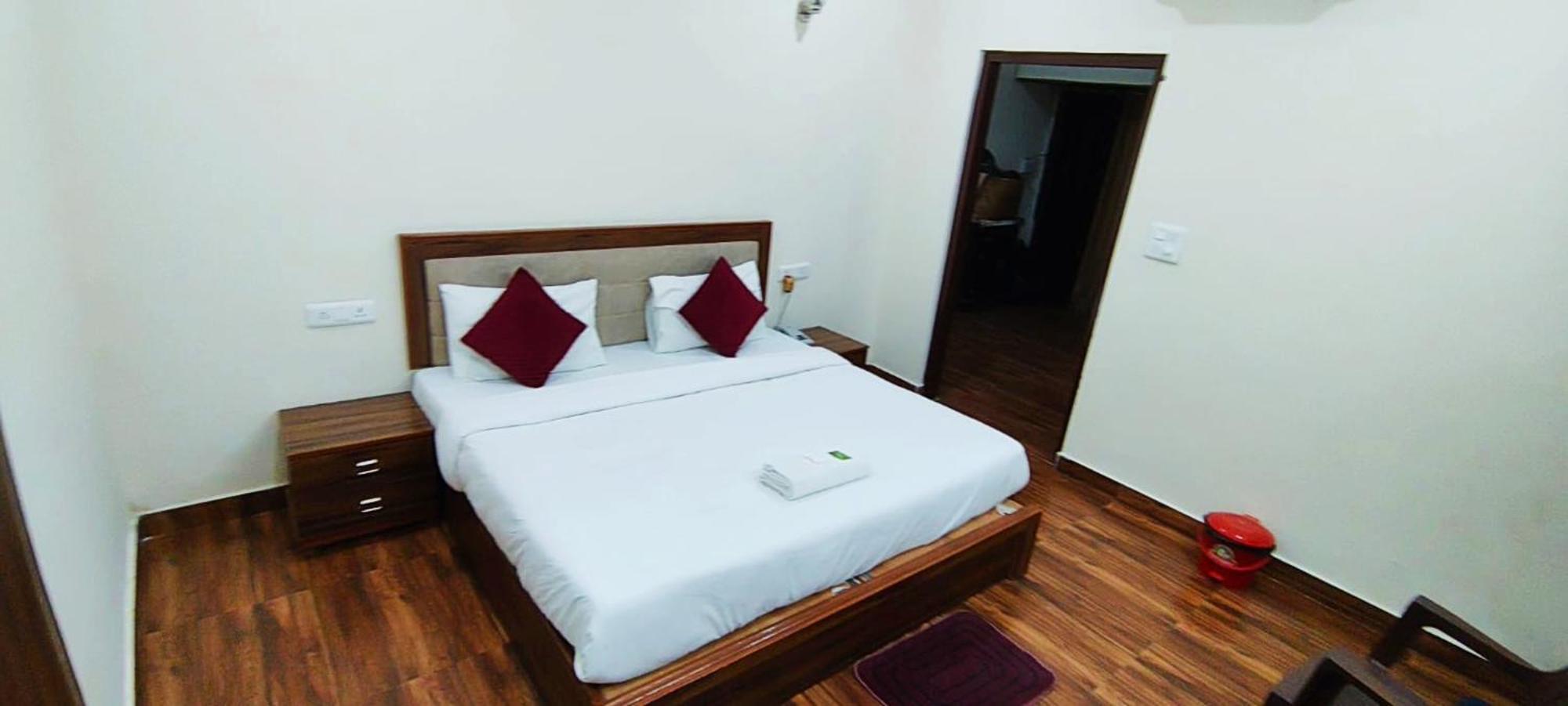 ניו דלהי Luxury Rooms In Safdarjung Enclave Near Aiims & Safdarjung Hospital מראה חיצוני תמונה