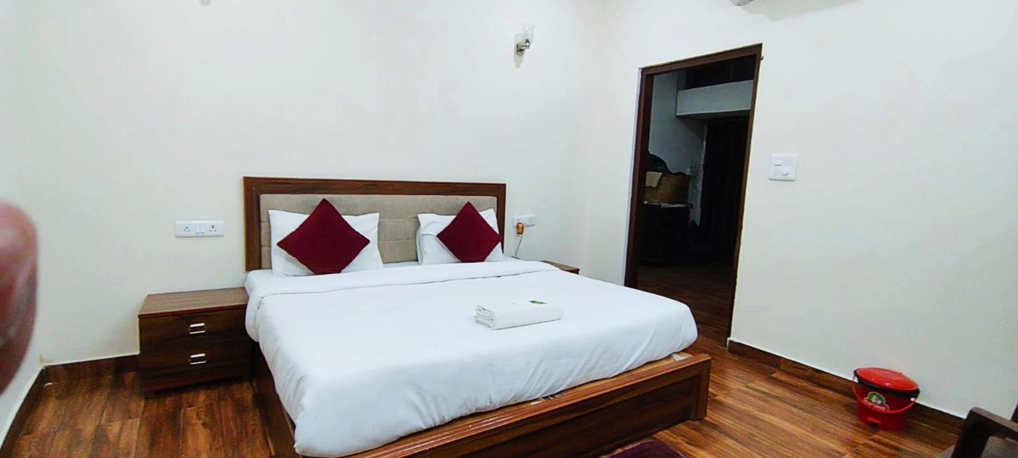 ניו דלהי Luxury Rooms In Safdarjung Enclave Near Aiims & Safdarjung Hospital מראה חיצוני תמונה