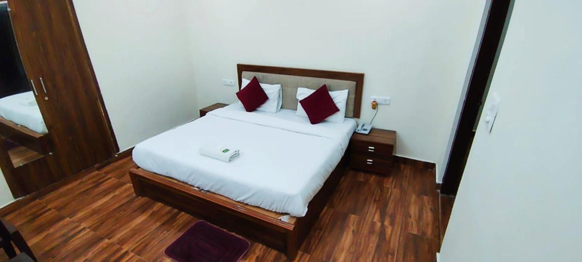 ניו דלהי Luxury Rooms In Safdarjung Enclave Near Aiims & Safdarjung Hospital מראה חיצוני תמונה