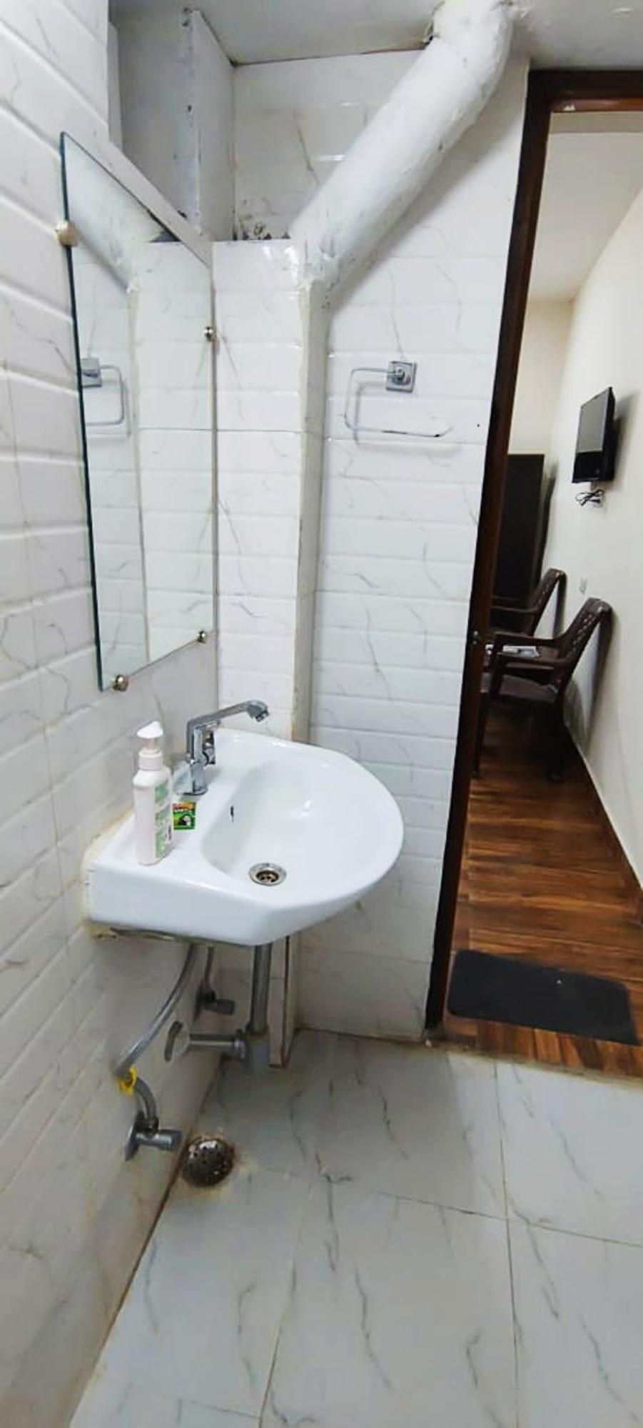ניו דלהי Luxury Rooms In Safdarjung Enclave Near Aiims & Safdarjung Hospital מראה חיצוני תמונה